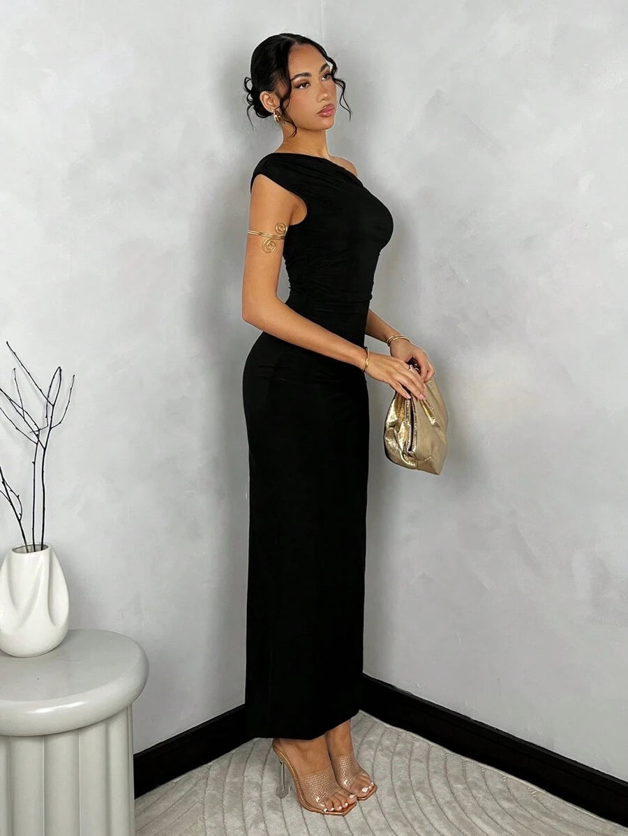 SHEIN BAE Vestido Bodycon Feminino Preto Sólido com Gola Assimétrica e Babados, Verão