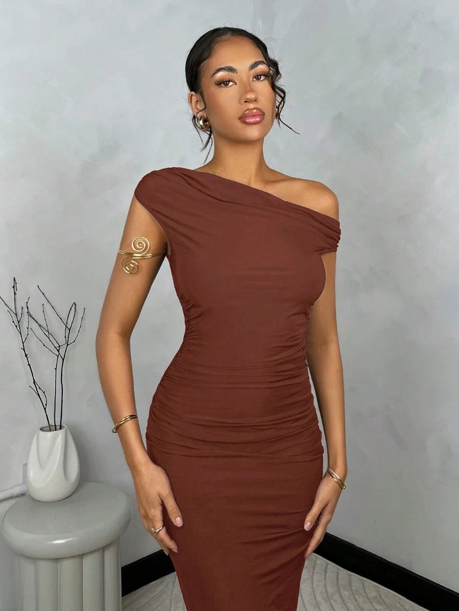 SHEIN BAE Vestido Bodycon Feminino Preto Sólido com Gola Assimétrica e Babados, Verão